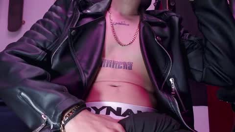 Snapshot of skateboy444 chatting on December 16, 2024, 2:04 am king online show from December 16, 2024, 2:04 am