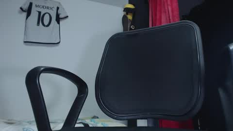 Snapshot of skateboy444 chatting on February 19, 2025, 12:35 am king online show from February 19, 2025, 12:35 am