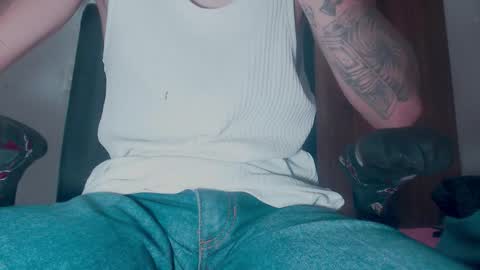 Snapshot of skateboy444 chatting on September 13, 2025, 7:52 am king online show from September 13, 2025, 7:52 am