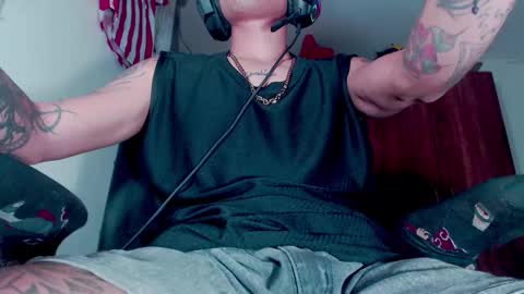 Snapshot of skateboy444 chatting on November 14, 2025, 5:50 am king online show from November 14, 2025, 5:50 am