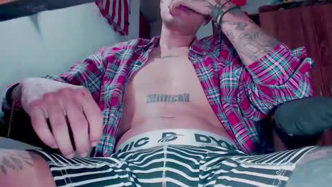 Snapshot of skateboy444 chatting on November 19, 2025, 7:30 am king online show from November 19, 2025, 7:30 am