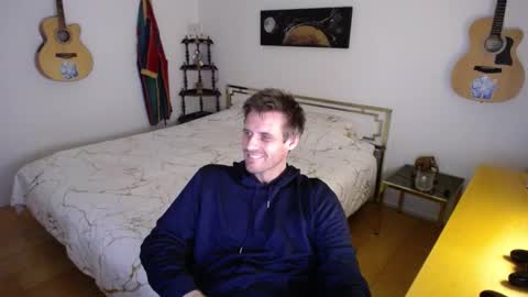 Snapshot of skatejocke chatting on October 25, 2025, 2:35 pm skatejocke online show from October 25, 2025, 2:35 pm