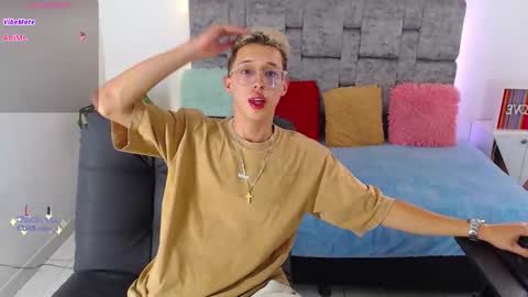 skinny_bigcock20 online show from December 3, 2025, 9:02 pm