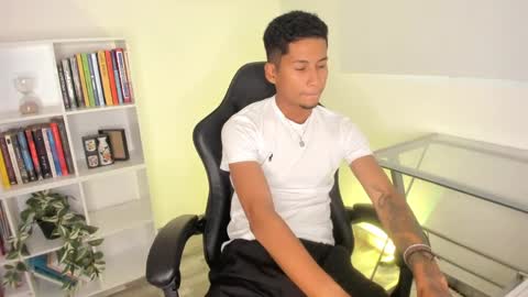 Snapshot of skinny_dlhh chatting on March 27, 2026, 11:04 pm skinny_dlhh online show from March 27, 2026, 11:04 pm