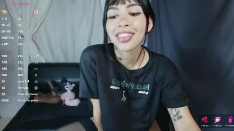 Snapshot of skinny_emily chatting on May 27, 2026, 1:57 am Emily Rojas online show from May 27, 2026, 1:57 am