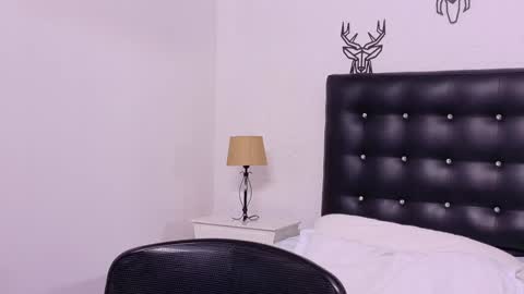 skinny_hottie18 online show from December 27, 2024, 4:32 pm