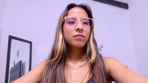 skinny_hottie18 online show from January 24, 2025, 1:47 pm