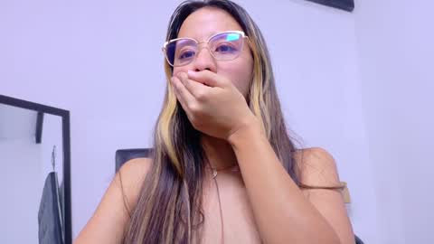 skinny_hottie18 online show from January 25, 2025, 1:19 pm