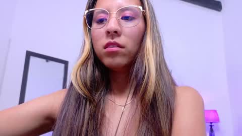 skinny_hottie18 online show from February 6, 2025, 2:04 pm