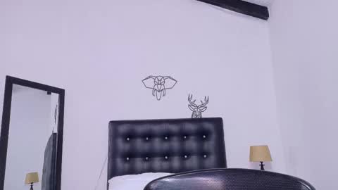 skinny_hottie18 online show from February 12, 2025, 8:18 pm