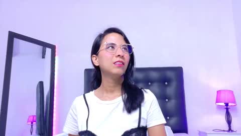 skinny_hottie18 online show from September 13, 2025, 1:22 pm