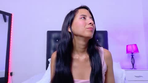 skinny_hottie18 online show from October 16, 2025, 2:18 pm