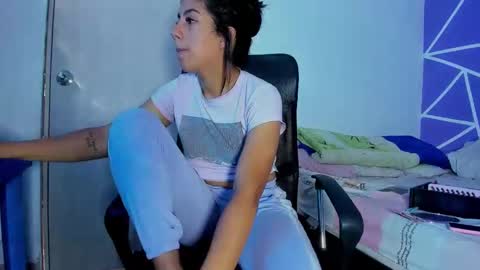 Snapshot of skinnyanai chatting on November 11, 2025, 1:33 pm anai online show from November 11, 2025, 1:33 pm