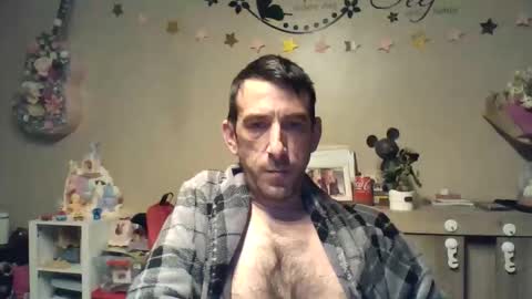 Snapshot of skinnybigcock2 chatting on April 17, 2026, 3:09 am SkinnyBigCock2 online show from April 17, 2026, 3:09 am
