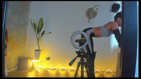 skinnybody_ online show from April 7, 2026, 8:09 pm