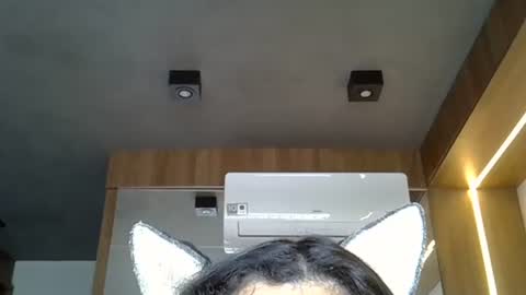 skinnykittencam online show from October 21, 2025, 3:24 pm