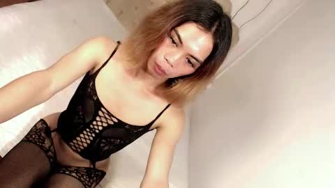 skinnytrans69 online show from May 13, 2026, 2:14 pm