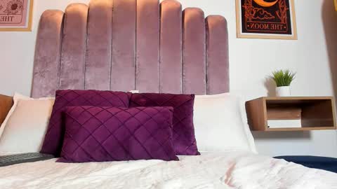 Sky Caroline online show from November 6, 2025, 7:15 pm