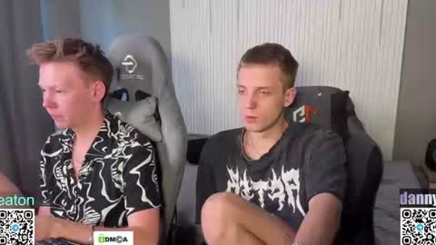Snapshot of sky_hunter chatting on June 11, 2026, 10:57 am sky_hunter online show from June 11, 2026, 10:57 am