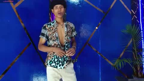 sky_walkerss online show from April 20, 2026, 6:53 pm