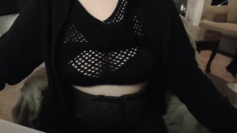 SKYLE   online show from October 27, 2025, 9:41 pm