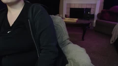 SKYLE   online show from April 21, 2026, 2:51 am