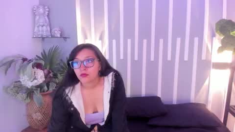 skye_bluee_ online show from September 20, 2025, 2:56 am