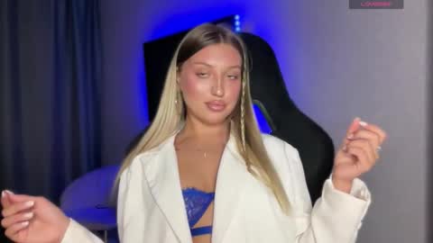 GARRY AND SOPHIA online show from September 22, 2025, 6:10 pm