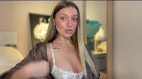 GARRY AND SOPHIA online show from December 4, 2025, 8:50 pm