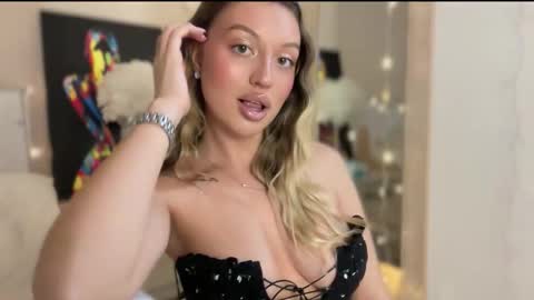 GARRY AND SOPHIA online show from December 18, 2025, 6:47 pm