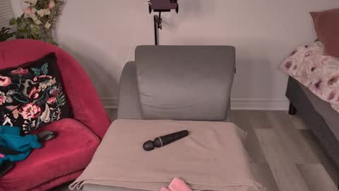 skylar bird online show from January 2, 2025, 4:09 am