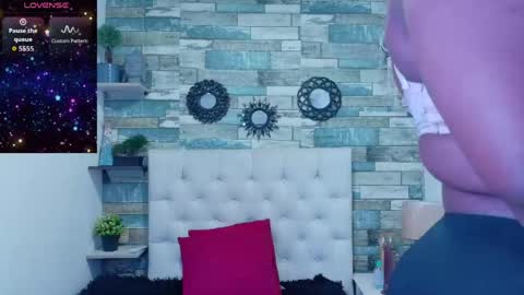 skyler_naomi online show from May 2, 2026, 1:27 pm