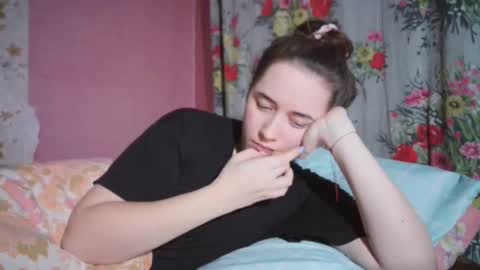 skyressie333 online show from December 8, 2024, 7:22 pm