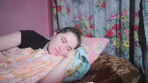 skyressie333 online show from December 11, 2024, 7:14 pm