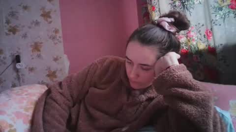 skyressie333 online show from December 16, 2024, 11:22 am