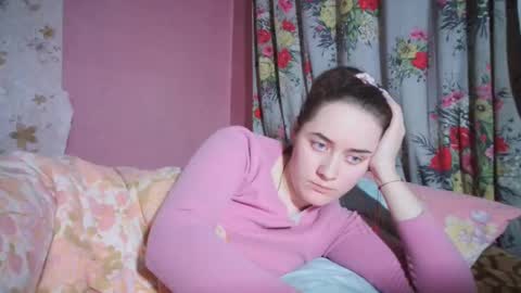 skyressie333 online show from December 17, 2024, 4:11 pm