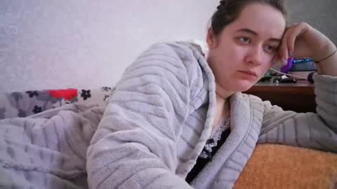 skyressie333 online show from February 12, 2025, 7:44 am