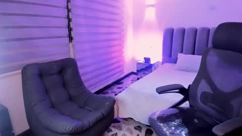 skythompson online show from October 15, 2025, 4:34 am