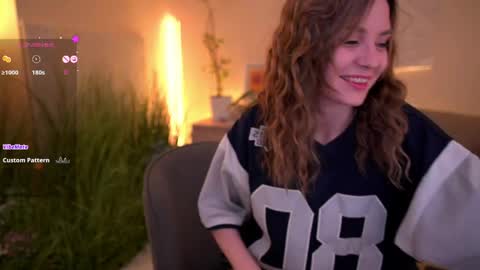 Elise  165cm 50kg online show from June 4, 2026, 8:37 pm