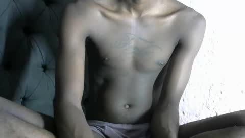 Snapshot of slim_long01 chatting on March 1, 2025, 8:10 pm slim long01 online show from March 1, 2025, 8:10 pm