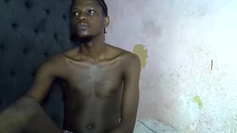 Snapshot of slim_long01 chatting on October 5, 2025, 11:30 am slim long01 online show from October 5, 2025, 11:30 am