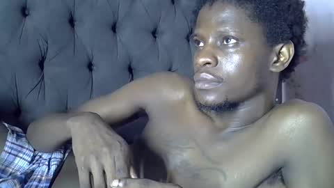 Snapshot of slim_long01 chatting on October 20, 2025, 9:37 pm slim long01 online show from October 20, 2025, 9:37 pm