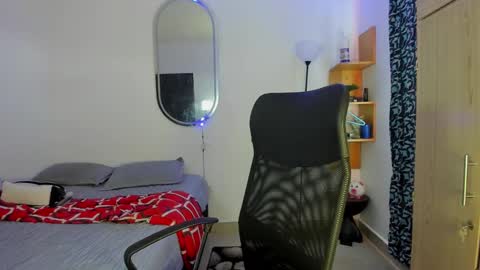 slim_master12 online show from March 9, 2025, 3:38 pm