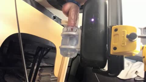 Slimguerrilla online show from April 24, 2026, 1:41 am