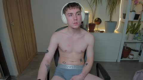 Snapshot of slippery_baby chatting on January 19, 2025, 4:25 pm Mila online show from January 19, 2025, 4:25 pm
