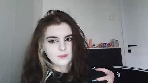 sloomonata online show from September 15, 2025, 9:09 am