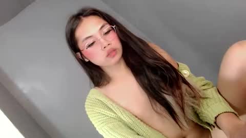 slut4attention online show from March 22, 2026, 5:22 am