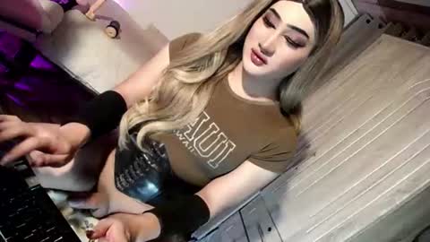 Snapshot of slut_bigcock chatting on July 22, 2026, 8:17 am Nathalie online show from July 22, 2026, 8:17 am