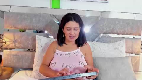 Snapshot of slut_milf_ chatting on July 10, 2026, 4:53 pm slut_milf_ online show from July 10, 2026, 4:53 pm
