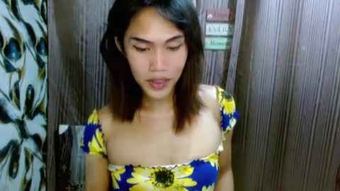 Snapshot of slutqueen_raz chatting on June 11, 2026, 12:32 am Raz online show from June 11, 2026, 12:32 am